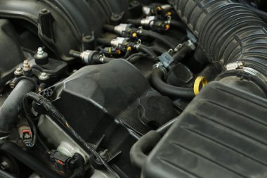 motor araba Kaputunun altında