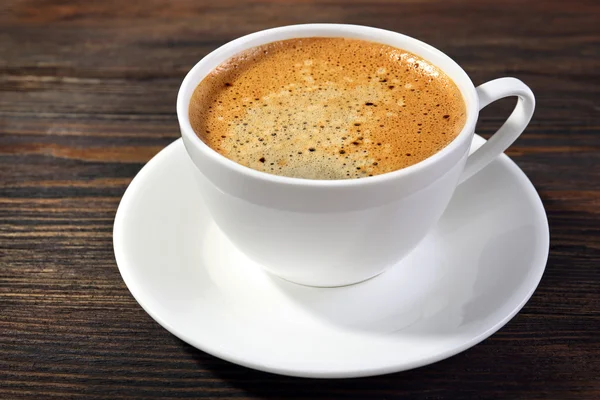 Kopjes koffie op tafel close-up — Stockfoto