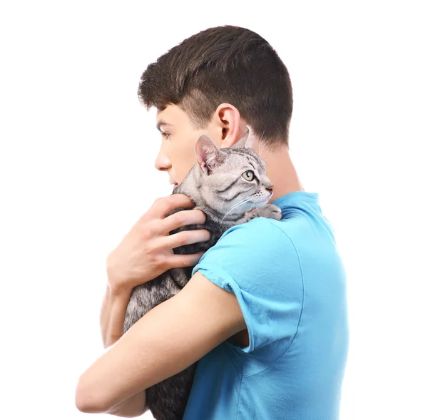 Schöner junger Mann mit süßer Katze isoliert auf weiß — Stockfoto