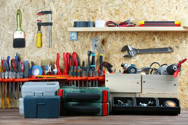 Werkzeugset in der Werkstatt — Stockfoto