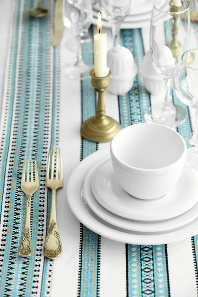 Hermosa mesa con platería vintage — Foto de Stock