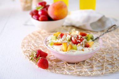 sağlıklı kahvaltı ile ev yapımı yulaf ezmesi, yakın çekim