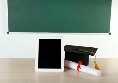 Mezuniyet kap tablet ve diploma tablo sınıfı