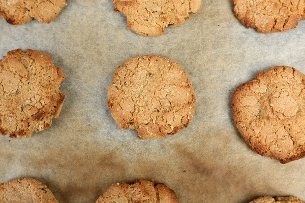 Домашнее печенье на хлебопекарном листе — стоковое фото