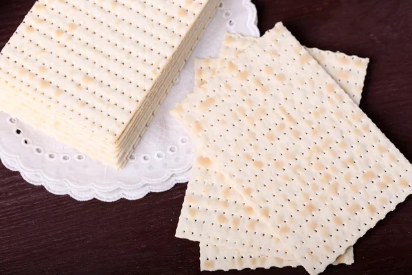 Matzo para a Páscoa na mesa de perto — Fotografia de Stock