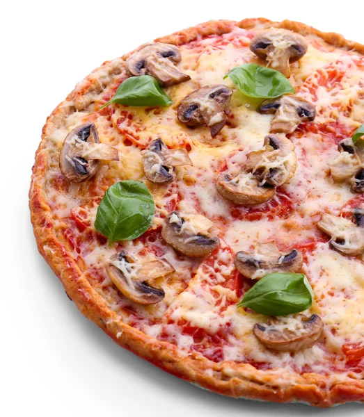 Gustosa pizza con verdure e basilico isolato su bianco — Foto Stock
