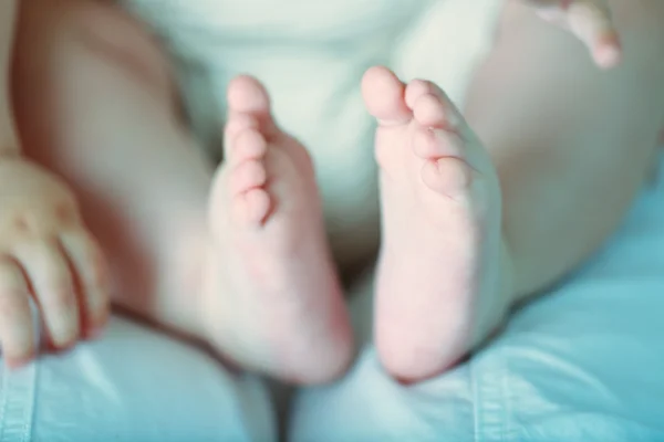 아기 손과 발, 근접 촬영 — 스톡 사진