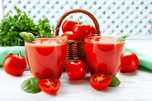 Vasos de jugo de tomate fresco — Foto de Stock