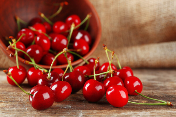 Fresh cherries in bowl