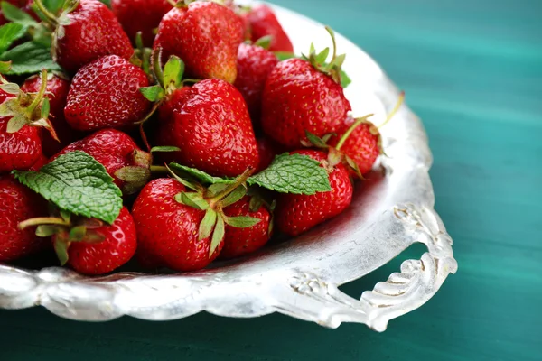Red ripe strawberries on tray — Stock Photo, Image