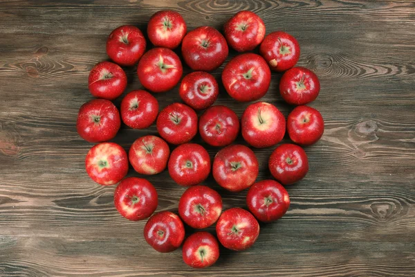 Heap of ripe red apples — Stockfoto