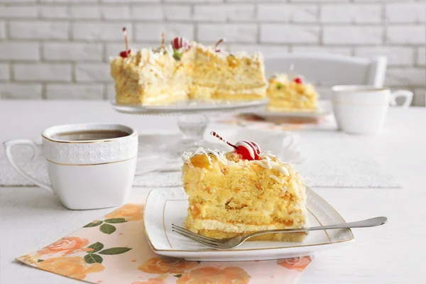 Peace of tasty Butter cake on plate, tea cups — Stock Photo, Image