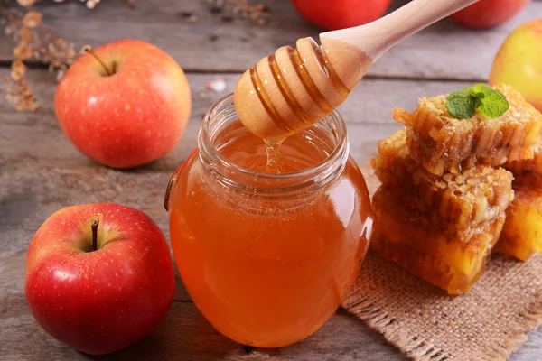 Delicious honey with apple — Stock fotografie