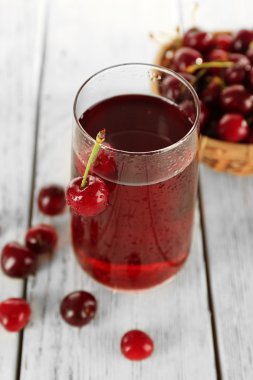 Kiraz ile taze meyve suyu