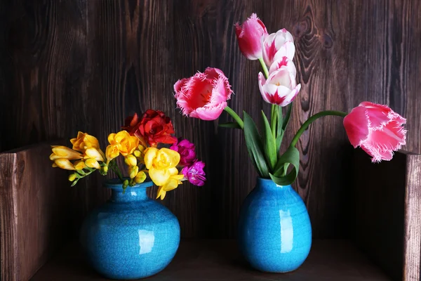 Fresh spring flowers on wooden background — Stock Photo, Image