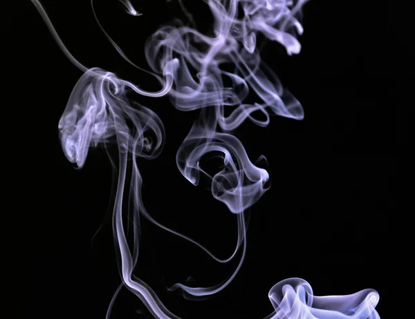 暗い背景にマッチから煙の色 — ストック写真