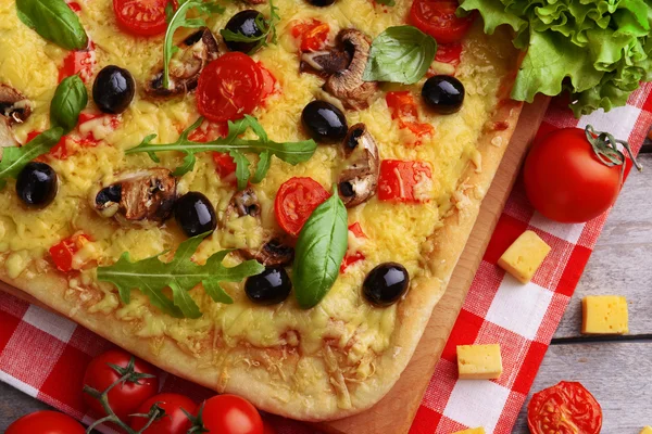 Delicious homemade pizza on table close-up — Stock Photo, Image