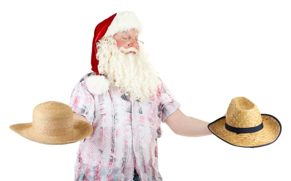 Santa Claus sosteniendo dos sombreros de paja, aislados en blanco —  Fotos de Stock