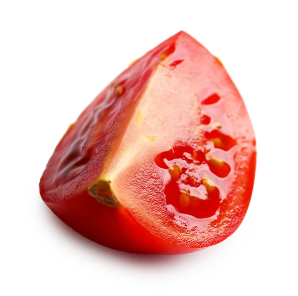 Rebanada de tomate cereza aislado en blanco — Foto de Stock