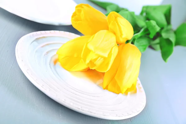 Table setting with flowers — Stock Photo, Image