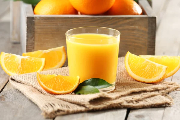 Sumo de laranja na mesa close-up — Fotografia de Stock