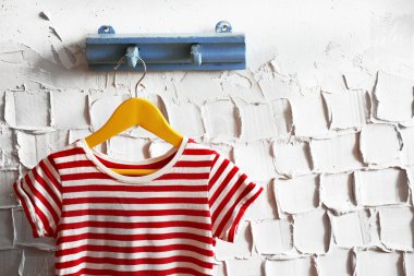 Çocuk elbise askısı