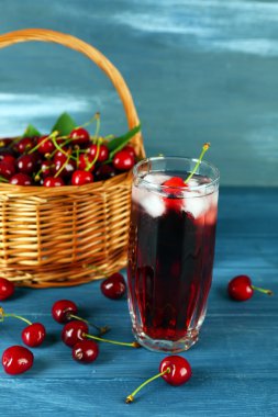 Kiraz ile taze meyve suyu