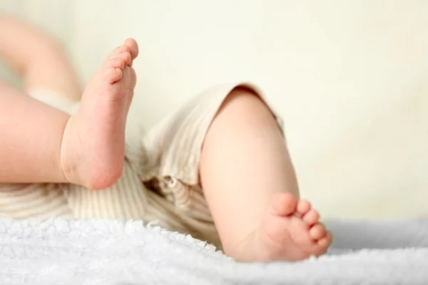 Baby ноги, крупним планом — стокове фото
