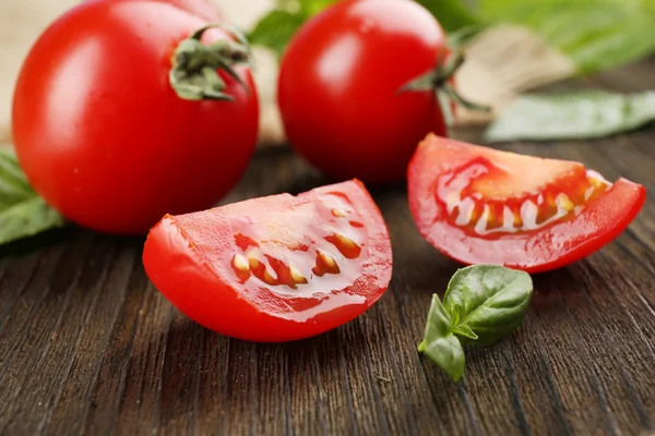 Fresh tomatoes with basil — Stock Photo, Image