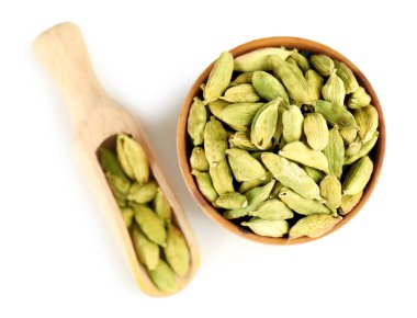 Ahşap kase, üzerinde beyaz izole kakule