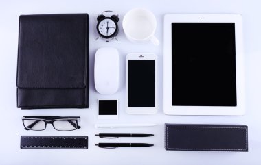 gerekli adam nesneleri üzerinde açık renkli moda.