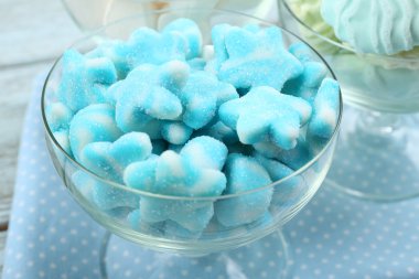 Peçete, closeup üzerinde cam içinde tatlı şekerler