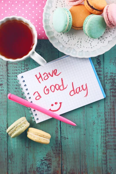 Composizione con buongiorno vista dall'alto su fondo di legno — Foto Stock