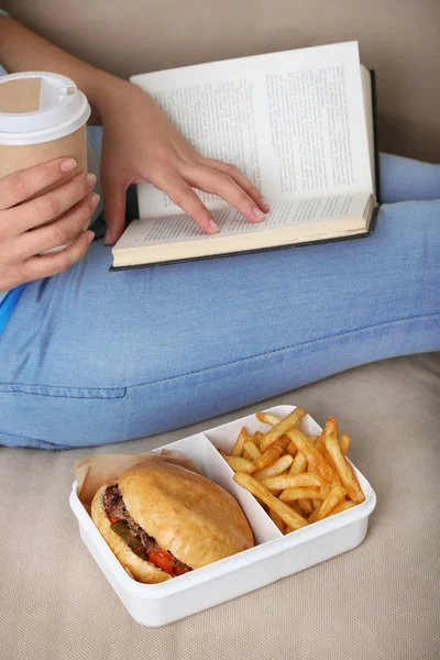 Woman with unhealthy fast food, close-up — Stock Photo, Image