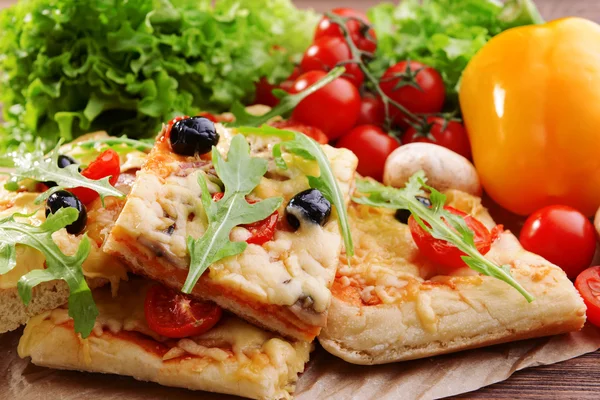 Delicious homemade pizza on table close-up — Stock Photo, Image