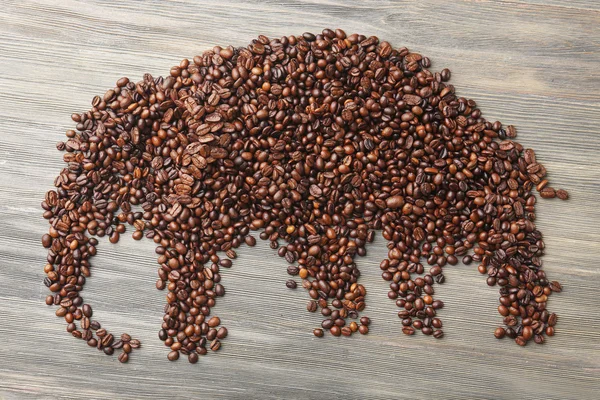 Éléphant de grains de café sur fond en bois — Photo
