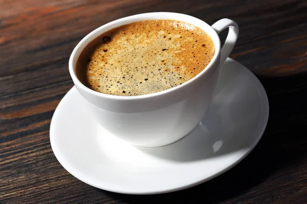 Kopjes koffie op tafel close-up — Stockfoto