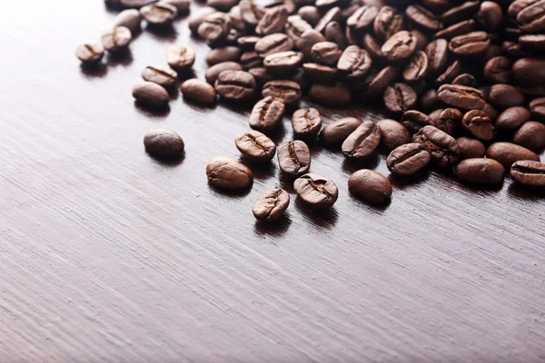 Coffee beans on wooden background — Stock Photo, Image