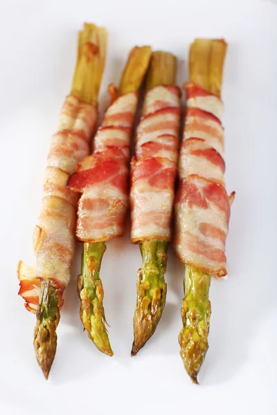 Dish of asparagus and bacon in plate, closeup — Stock Photo, Image