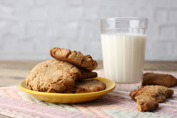 Homemade cookies and milk — Stock Photo, Image