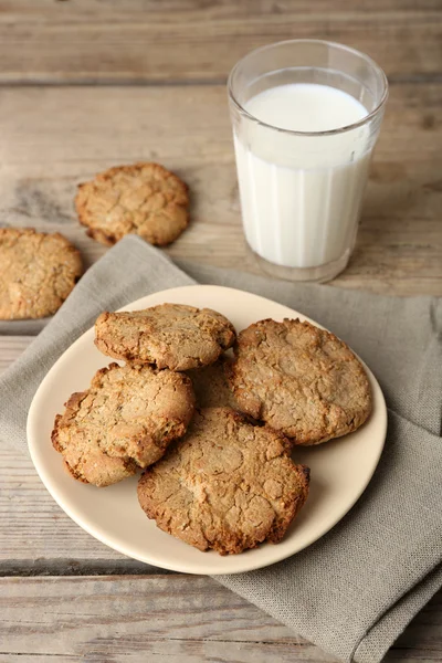 Biscuits faits maison et lait — Photo