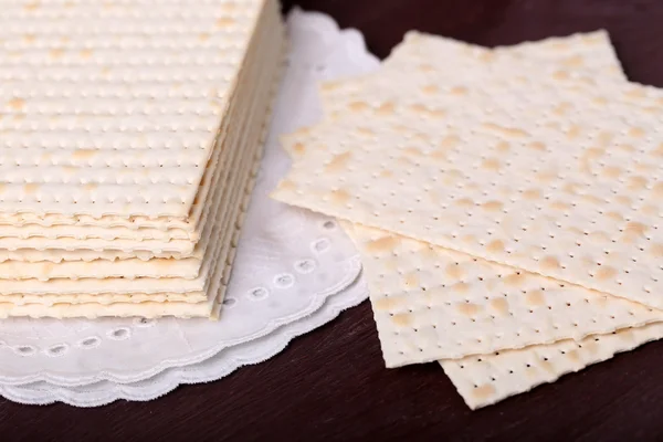 Matzo per Pasqua sul tavolo — Foto Stock