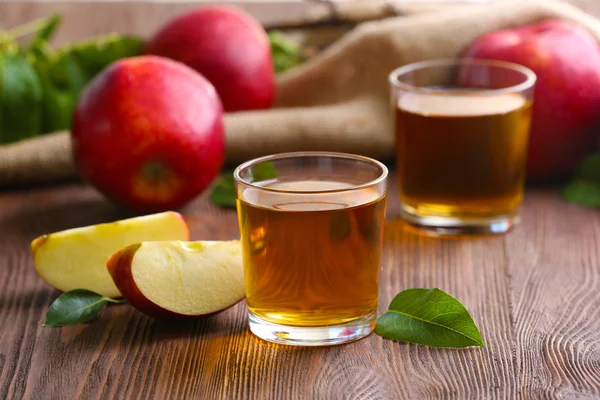 Apple juice and fruits — Stock Photo, Image