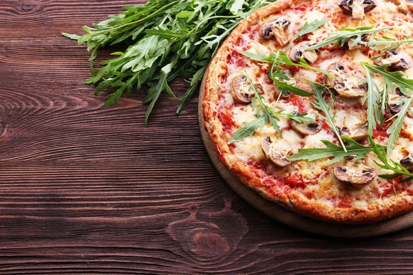 Ízletes pizza zöldségekkel — Stock Fotó