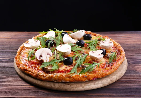 Pizza saporita con verdure — Foto Stock