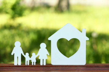 Ev ve aile arka plan bulanık üzerinde küçük modeli