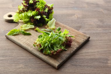 Taze karışık yeşil salata