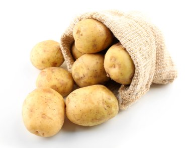 Beyaz izole çul çanta içinde genç patates