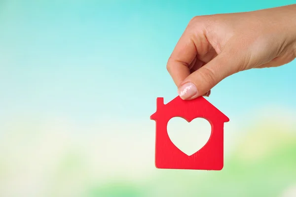 Female hand with model of house — Stock Photo, Image