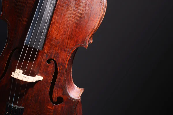 Violoncello vintage su sfondo scuro — Foto Stock